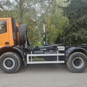 foto 4x4 hák 13.5t Iveco komunál ZIMA+LÉTO kropice sypač kontejner