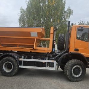 foto 4x4 hák 13.5t Iveco komunál ZIMA+LÉTO kropice sypač kontejner