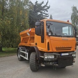 foto 4x4 hák 13.5t Iveco komunál ZIMA+LÉTO kropice sypač kontejner