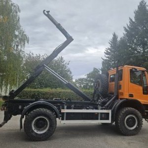 foto 4x4 hák 13.5t Iveco komunál ZIMA+LÉTO kropice sypač kontejner