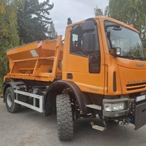 foto 4x4 hák 13.5t Iveco komunál ZIMA+LÉTO kropice sypač kontejner