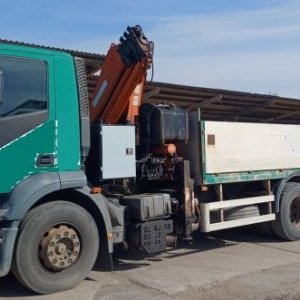 foto 6x2 Iveco 6m +HR 12m radio Atlas-Terex valník s jeřábem